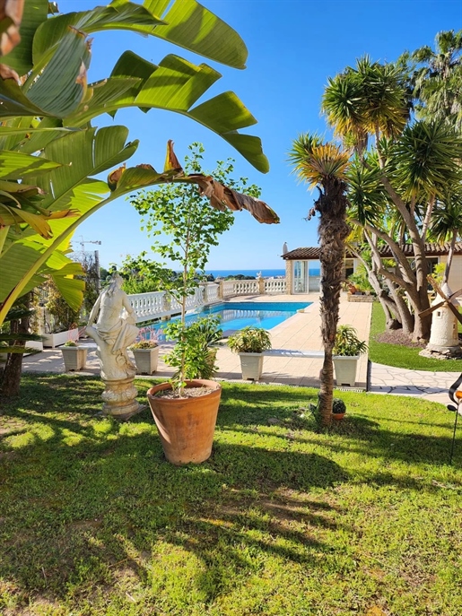 Antibes, Mid-Heights: 6p-Villa mit Meerblick und Swimmingpool, 10 Minuten von den Stränden entfernt