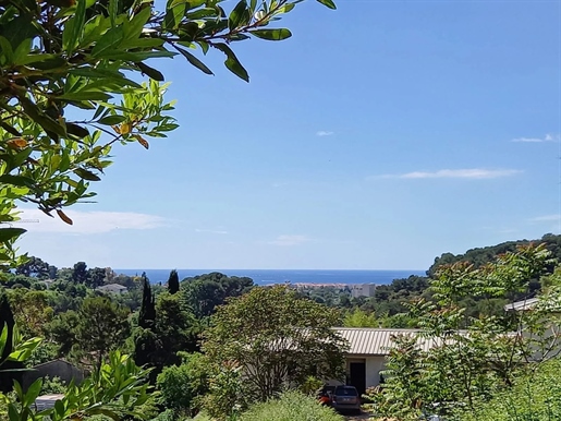 Antibes, Mid-Heights: 6p-Villa mit Meerblick und Swimmingpool, 10 Minuten von den Stränden entfernt