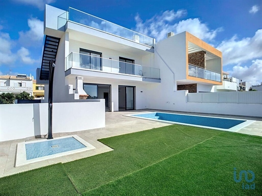 Home / Villa with 2 Rooms in Faro with 341,00 m²