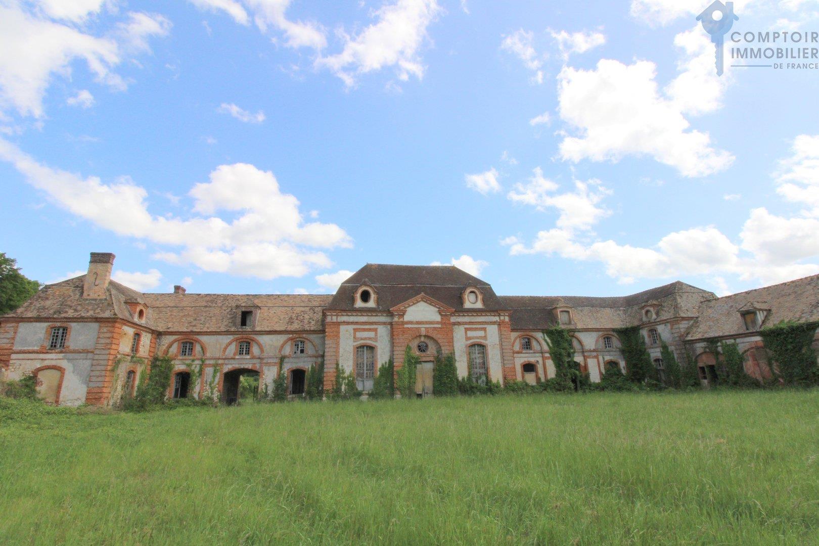 Dpt Eure (27) for sale 17th and 18th century castle and its many outbuildings