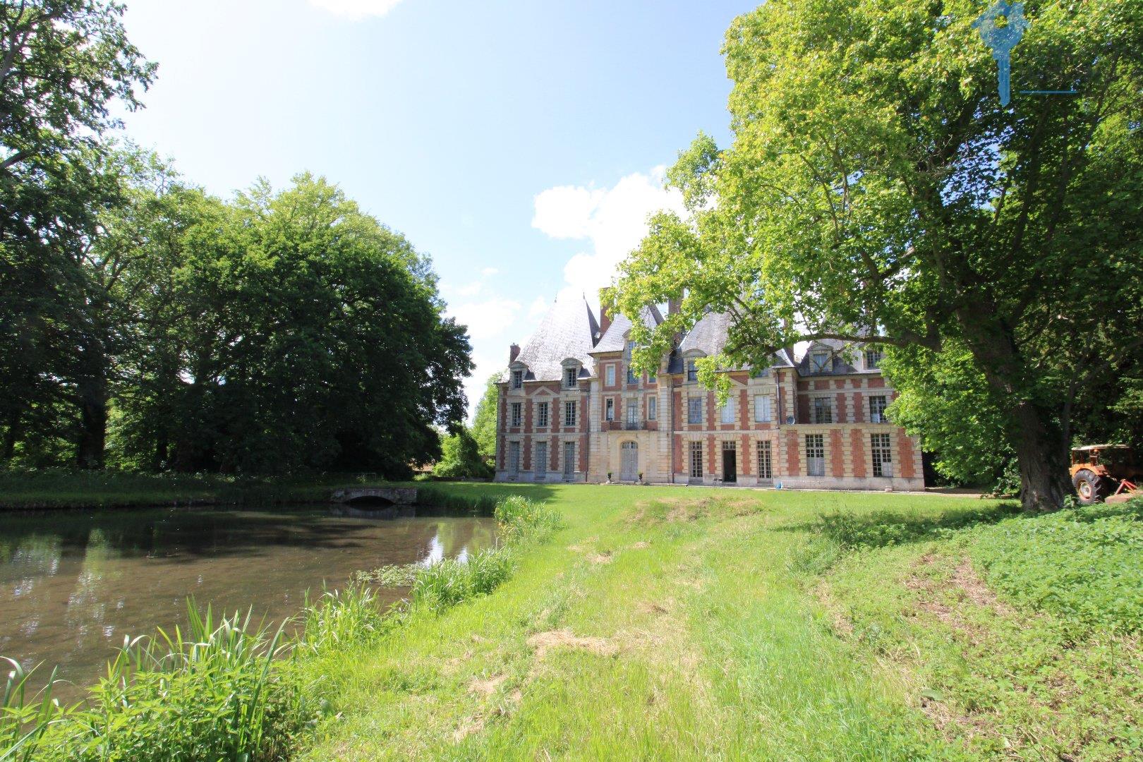 Dpt Eure (27) for sale 17th and 18th century castle and its many outbuildings