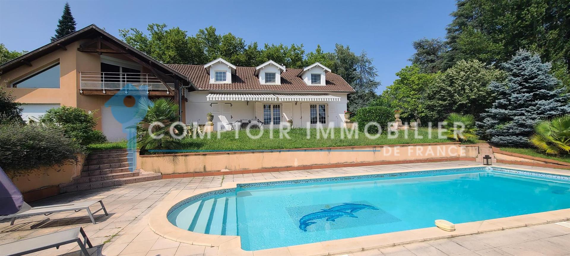 Dpt Haute-Garonne 31 - For sale - 7-room townhouse of 368 m2 on 4490 m2 of land with swimming pool a