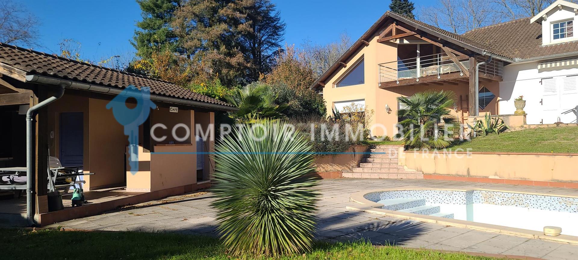 Dpt Haute-Garonne 31 - For sale - 7-room townhouse of 368 m2 on 4490 m2 of land with swimming pool a