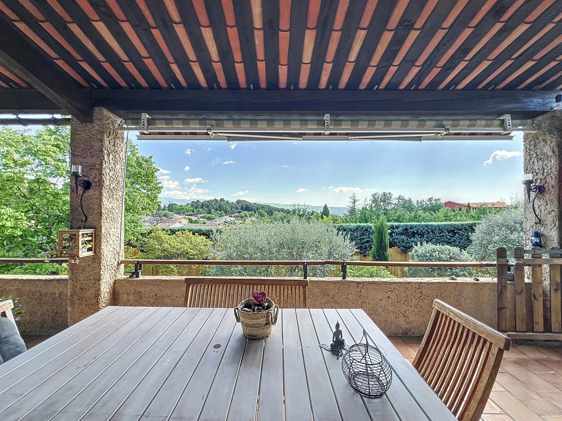 Dept 84 - Gargas - House with gîtes, swimming pool, garage, workshop and swimming pool.