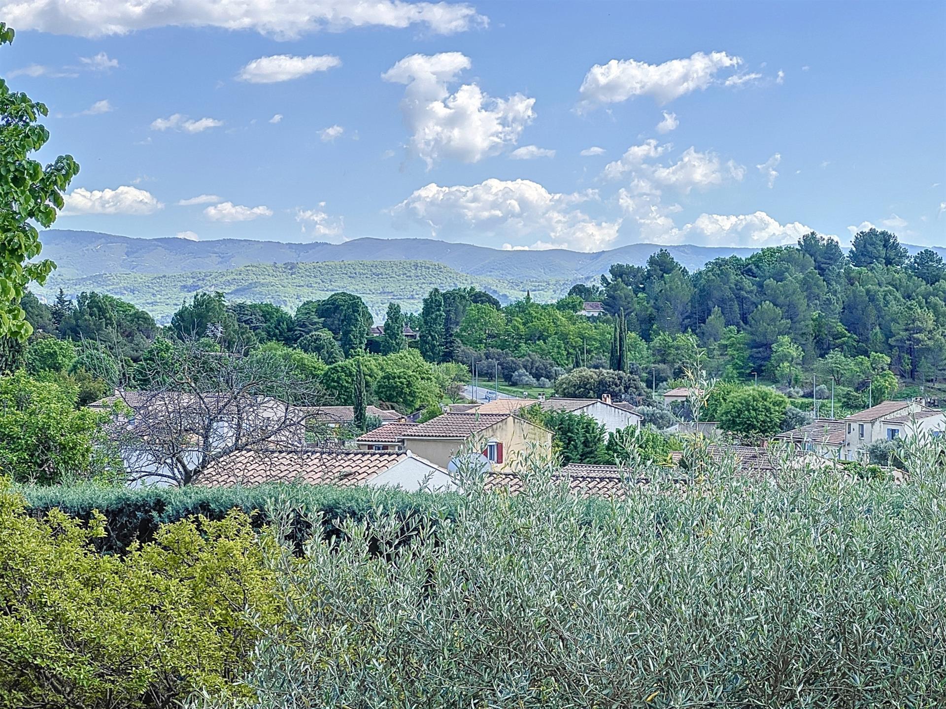 Dept 84 - Gargas - House with gîtes, swimming pool, garage, workshop and swimming pool.