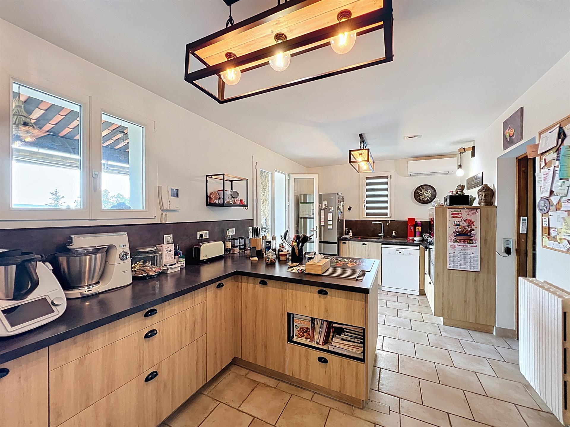 Dept 84 - Gargas - House with gîtes, swimming pool, garage, workshop and swimming pool.