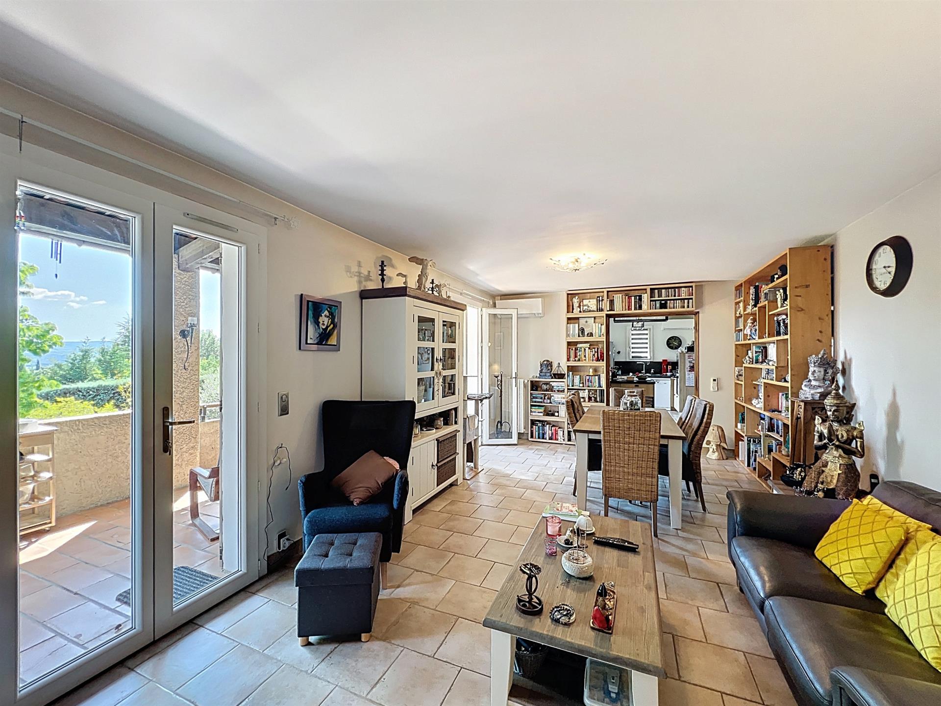 Dept 84 - Gargas - House with gîtes, swimming pool, garage, workshop and swimming pool.