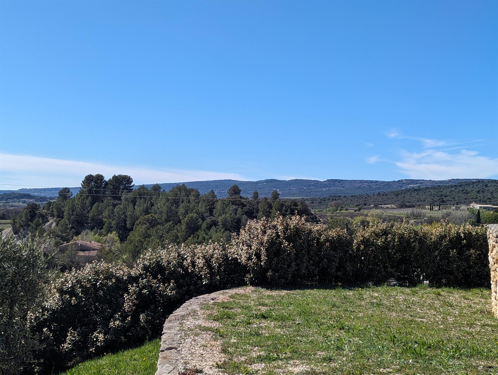 Dept 84 - For sale - House of approximately 119 m2 with 40 m2 garage on land of 2020 m2, swimming po