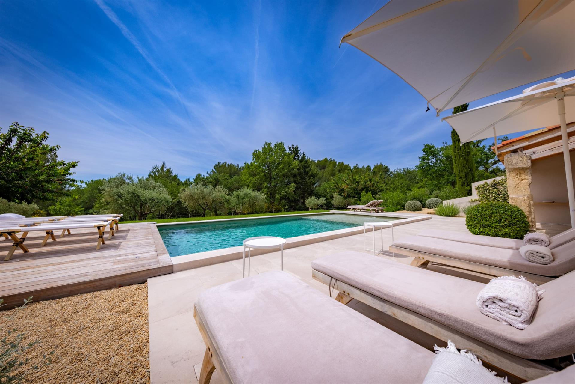 Magnificent Property in Lauris: Oasis of Luxury and Serenity