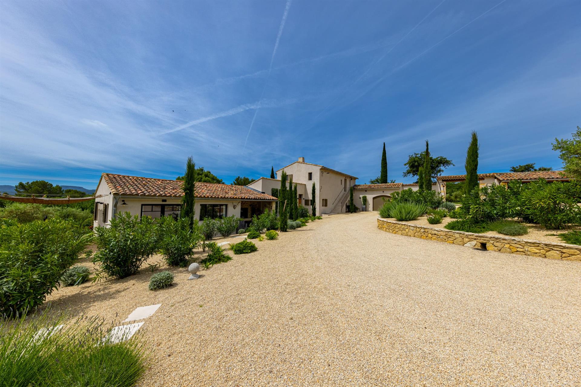 Magnificent Property in Lauris: Oasis of Luxury and Serenity