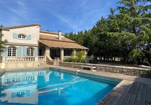 Barjac, Large house with swimming pool.