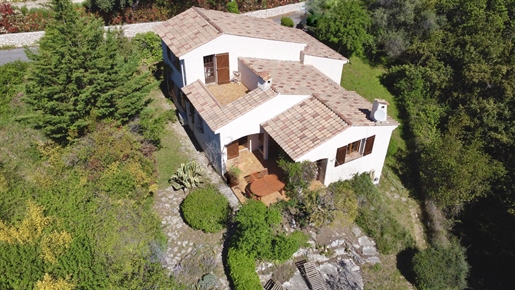Provençal villa nestled in nature