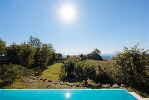 Côte d'Azur: Exceptional villa with panoramic sea view