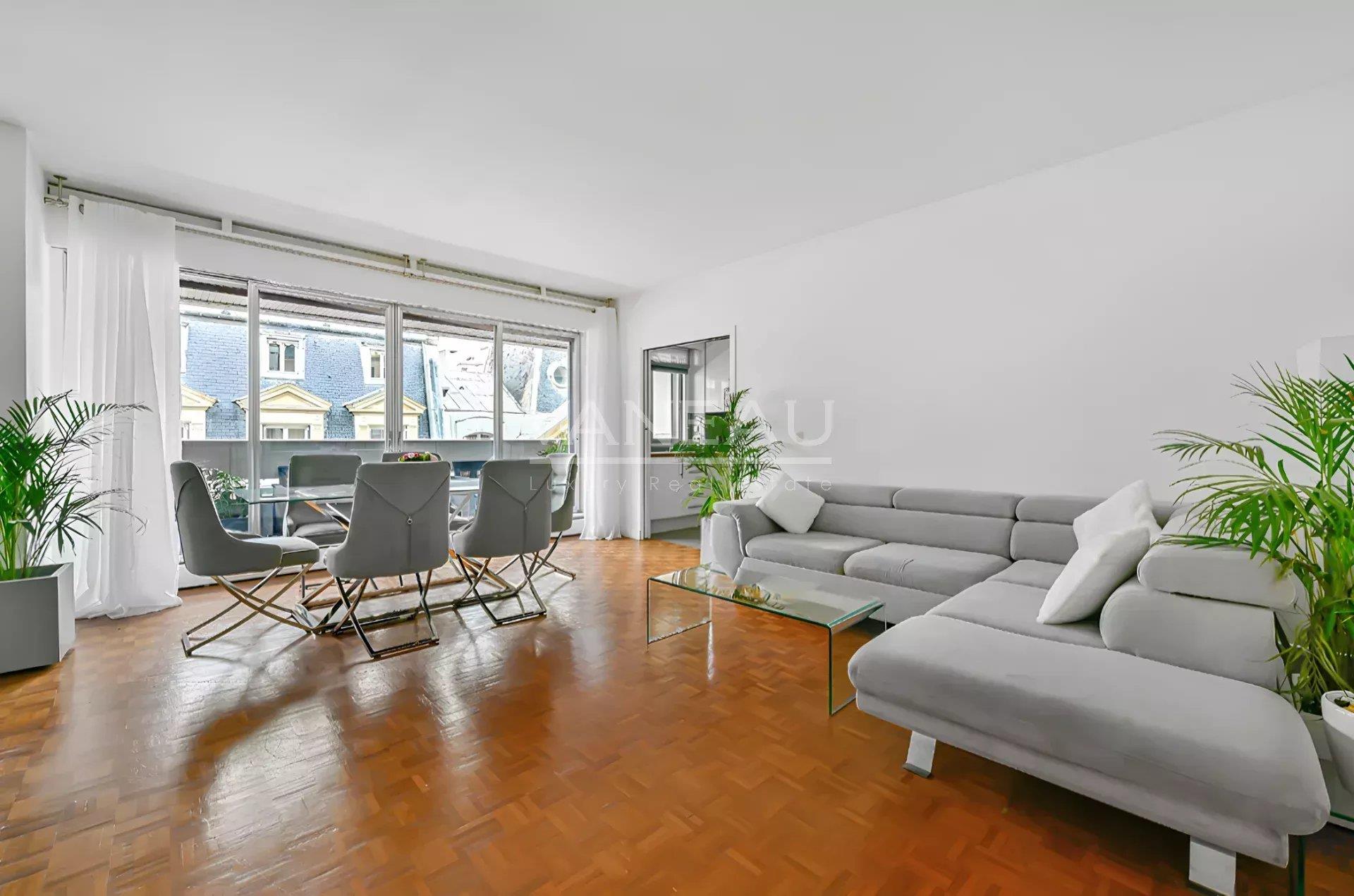 Luxurious Paris 16ème Apartment: Comfort & Security