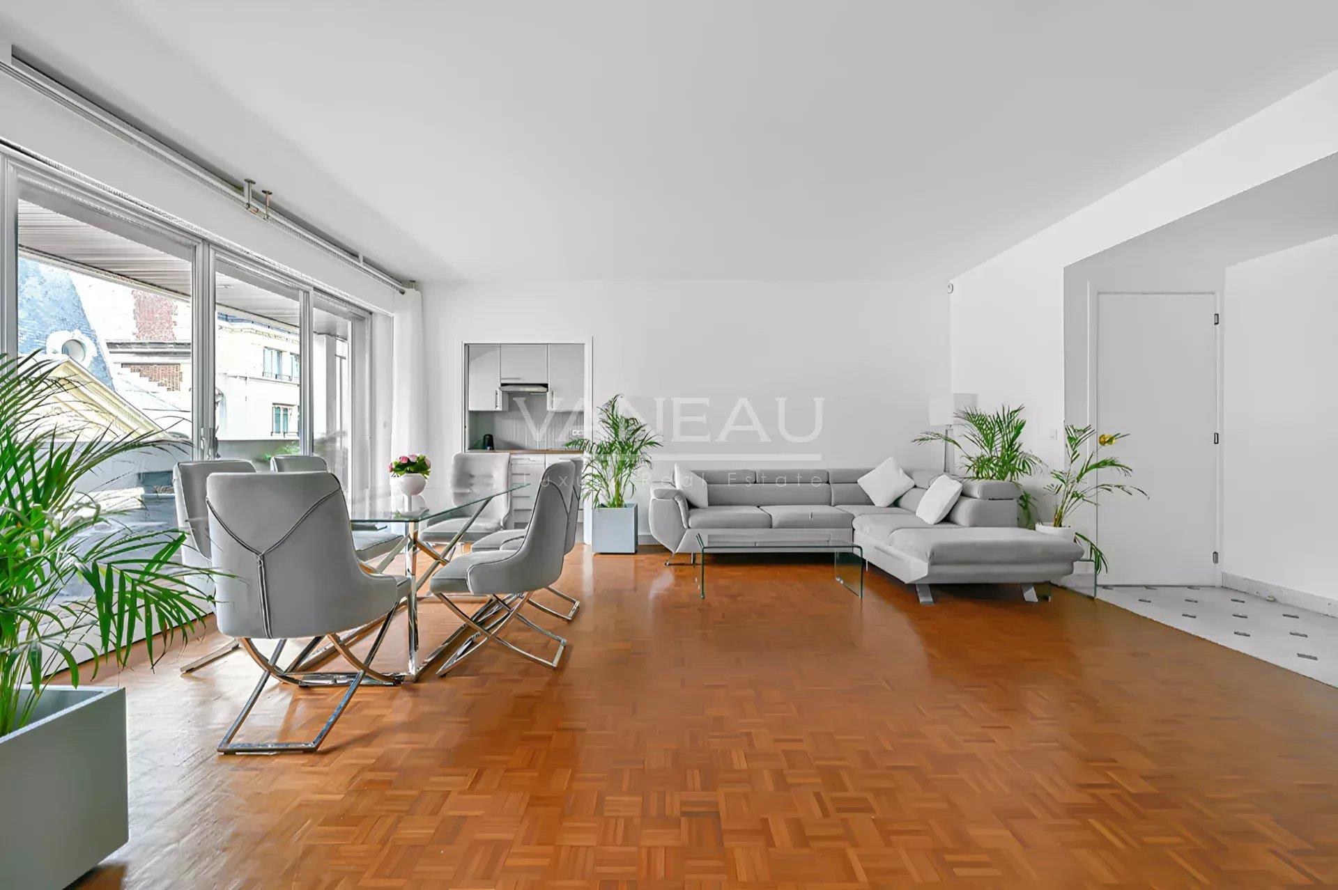 Luxurious Paris 16ème Apartment: Comfort & Security