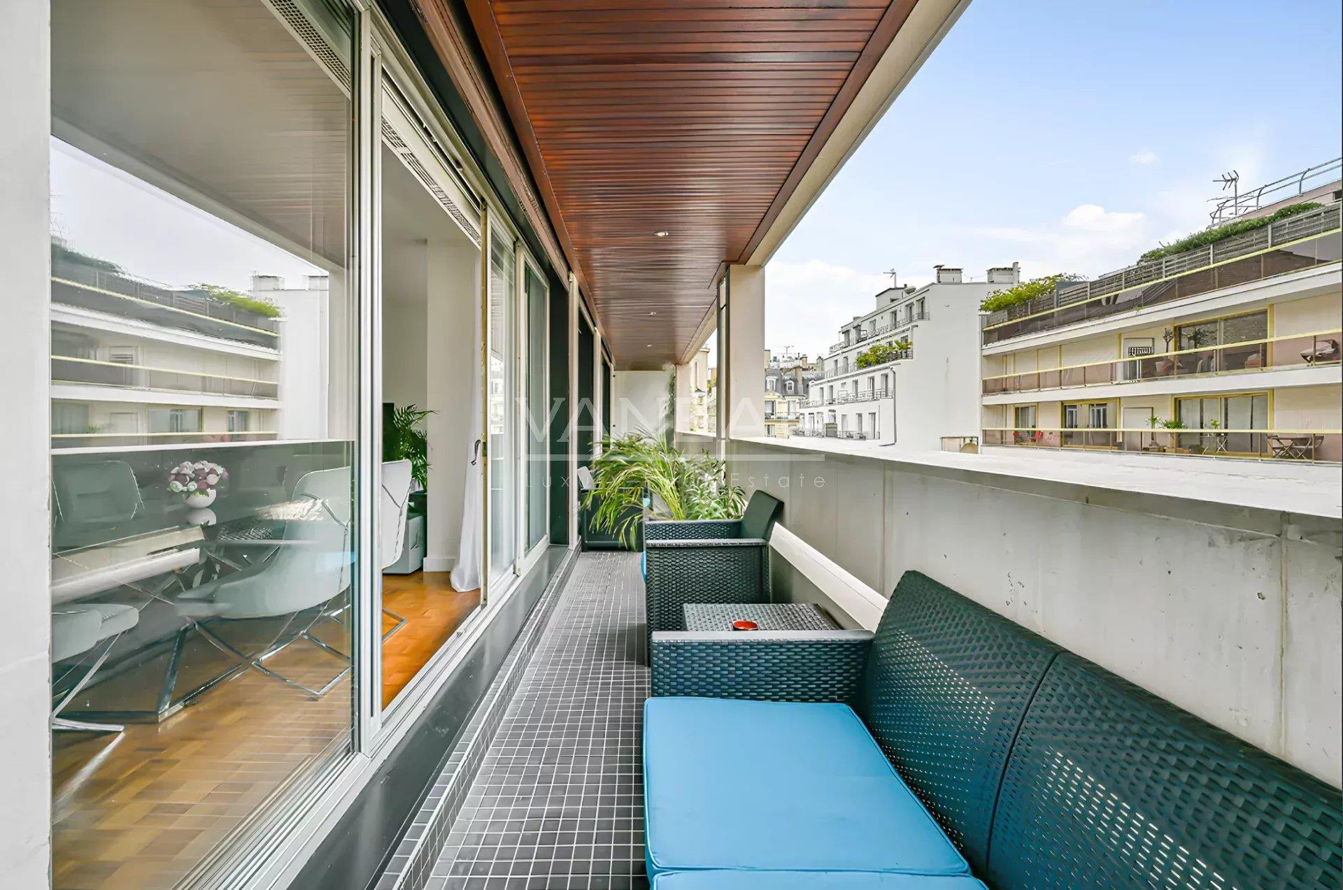 Luxurious Paris 16ème Apartment: Comfort & Security