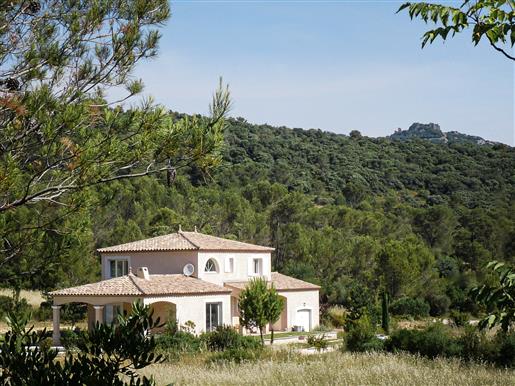 Pool house, superb setting, north of Montpellier