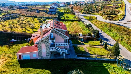 Home / Villa with 5 Rooms in Pinhel with 240,00 m²