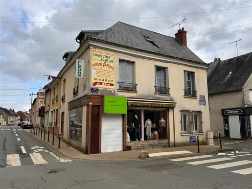 Independent Investor Rented building in the center of Angerville
