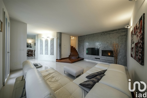 Verkoop Vrijstaande woning / Villa 230 m² - 2 slaapkamers - Cento