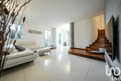 Vendita Casa indipendente / Villa 230 m² - 2 camere - Cento