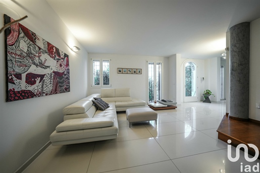 Sale Detached house / Villa 230 m² - 2 bedrooms - Cento