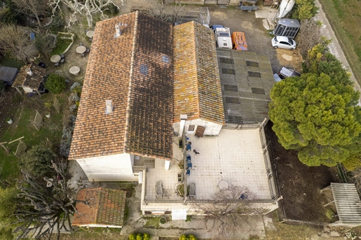 Charming Bastide with stables Aubagne (13)