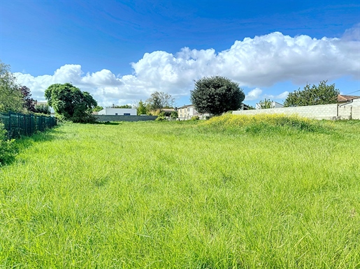 Medis: building land outside the subdivision 2821m²