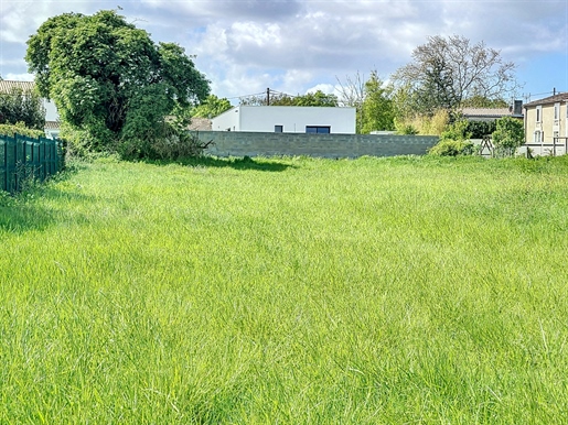 Medis: building land outside the subdivision 2821m²