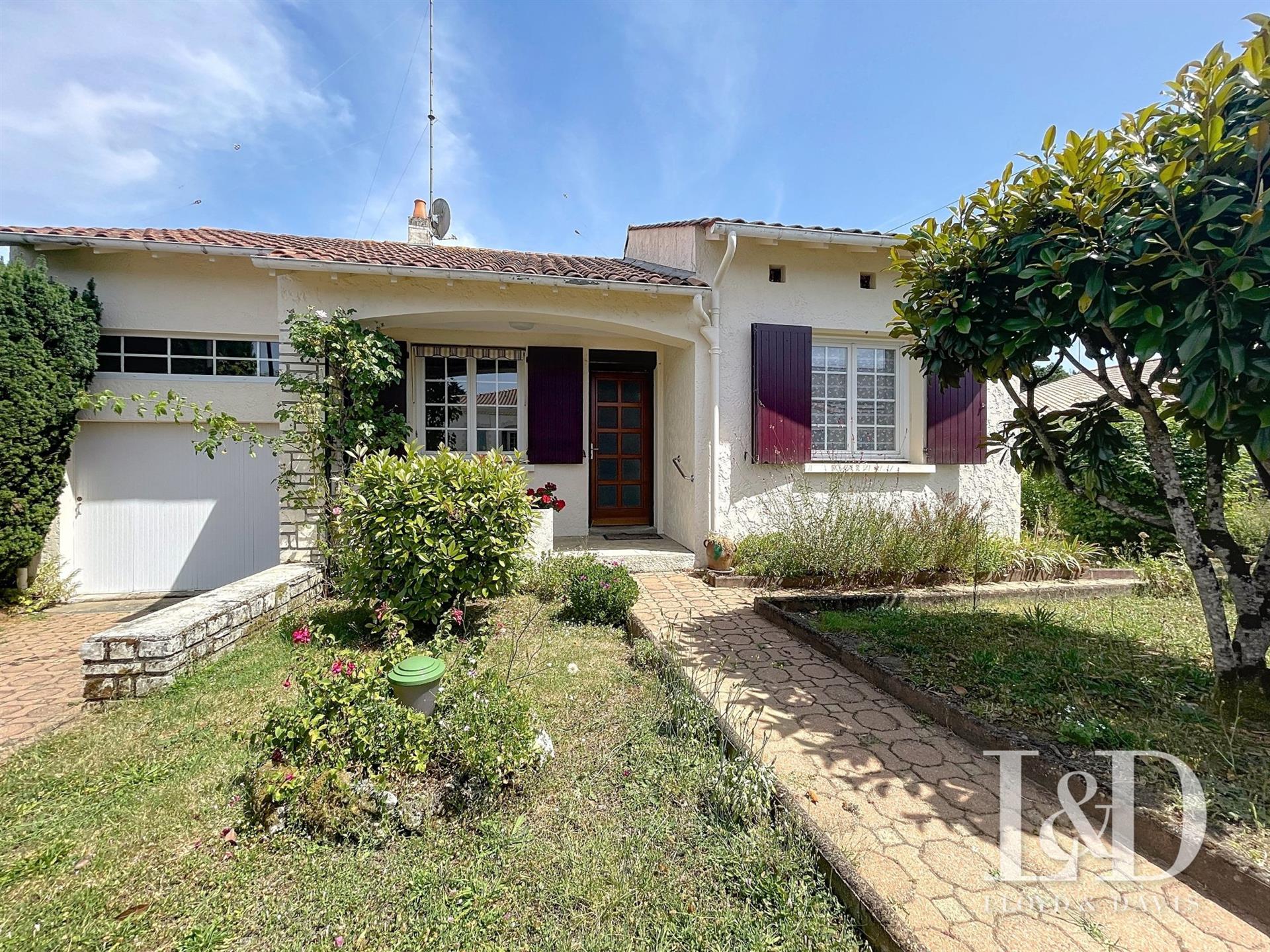 Saujon Centre : plain-pied de 73 m² +garage, 650 m² de terrain