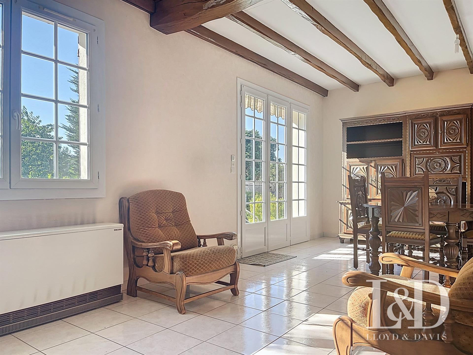 Saujon Centre : plain-pied de 73 m² +garage, 650 m² de terrain