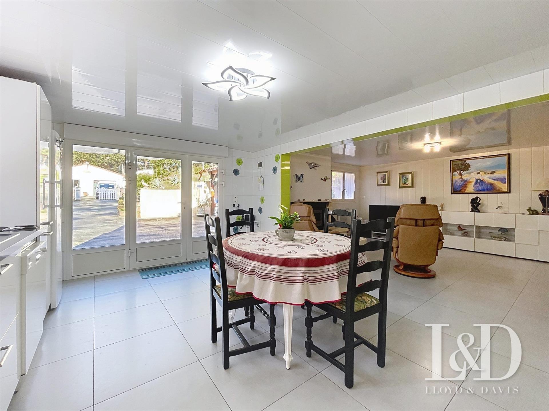 Meschers sur Gironde: House 172 m², 4 bedrooms and swimming pool