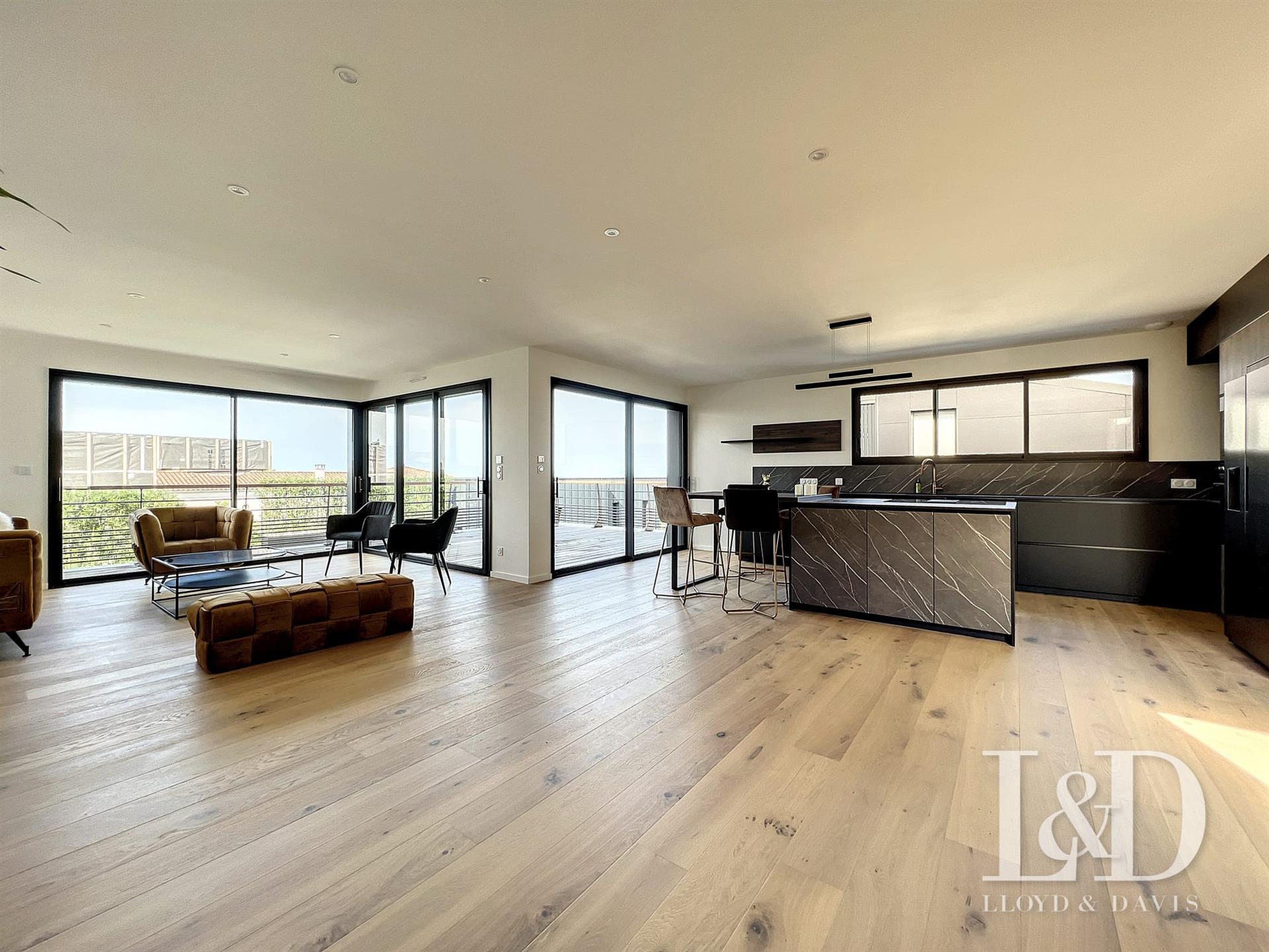 Vaux Sur Mer-Pontaillac / villa 216 m² 4 bedrooms, beautiful sea view