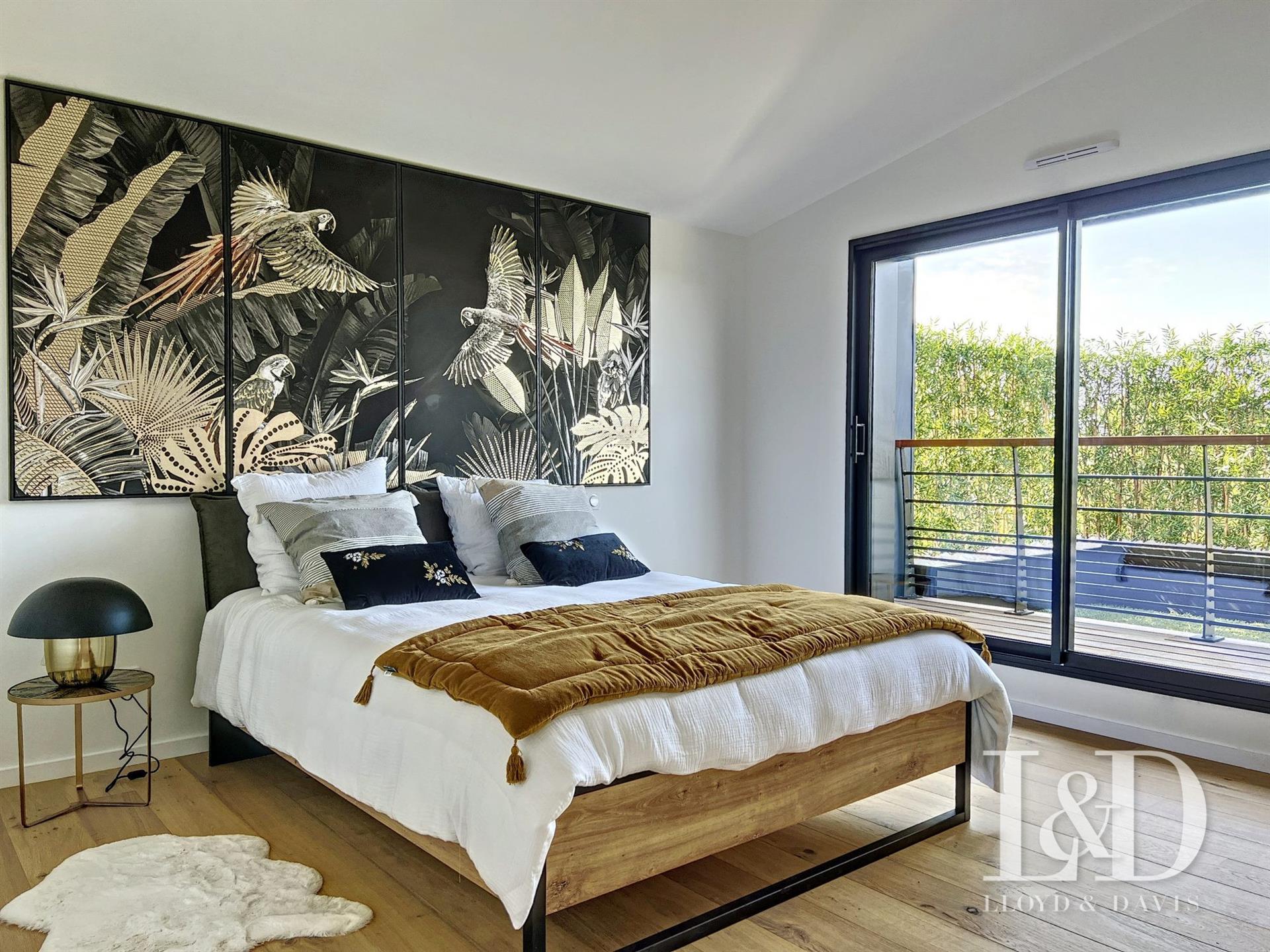 Vaux Sur Mer-Pontaillac / villa 216 m² 4 bedrooms, beautiful sea view