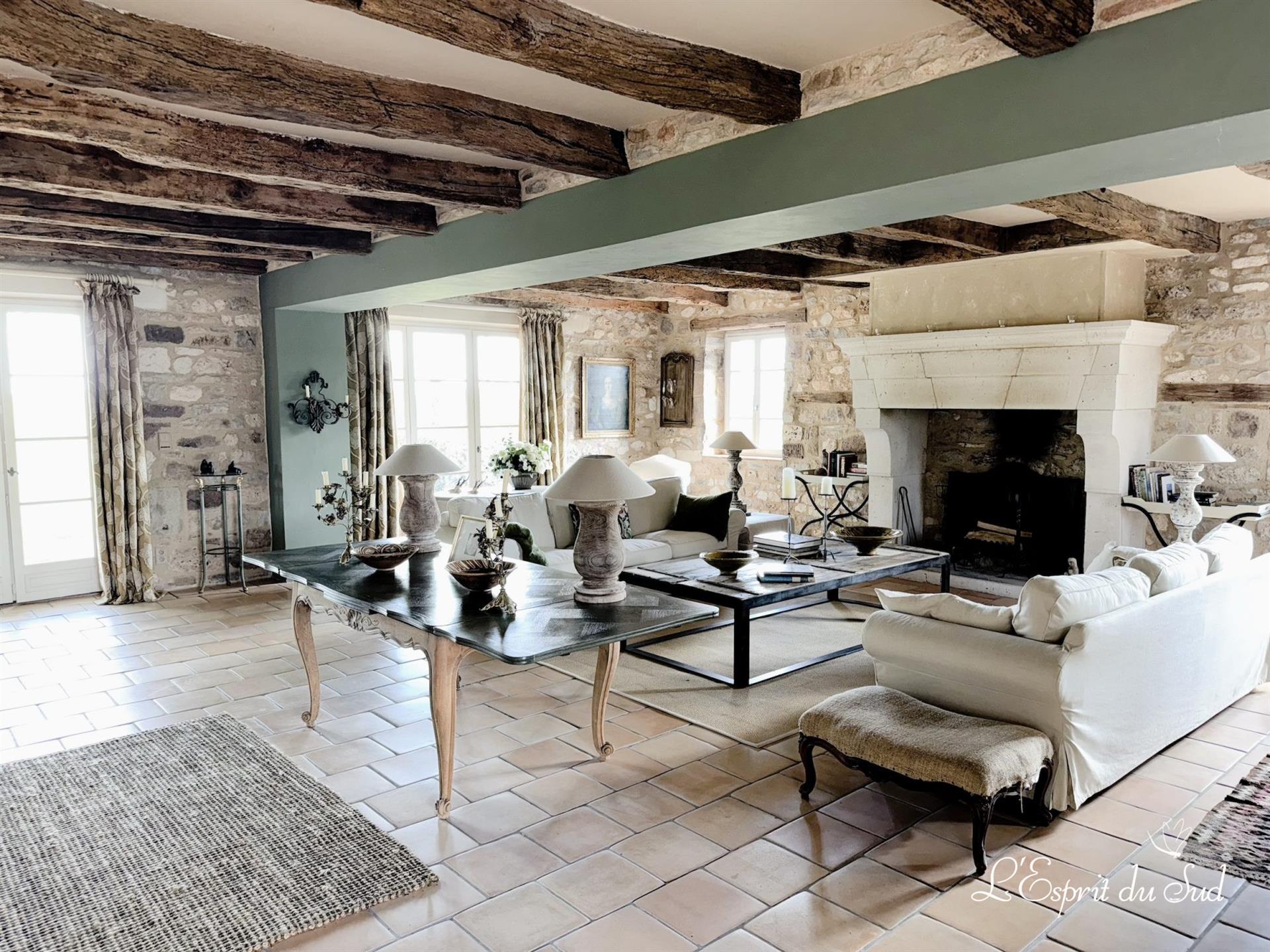 Magnificent property, superb view, beautiful volumes