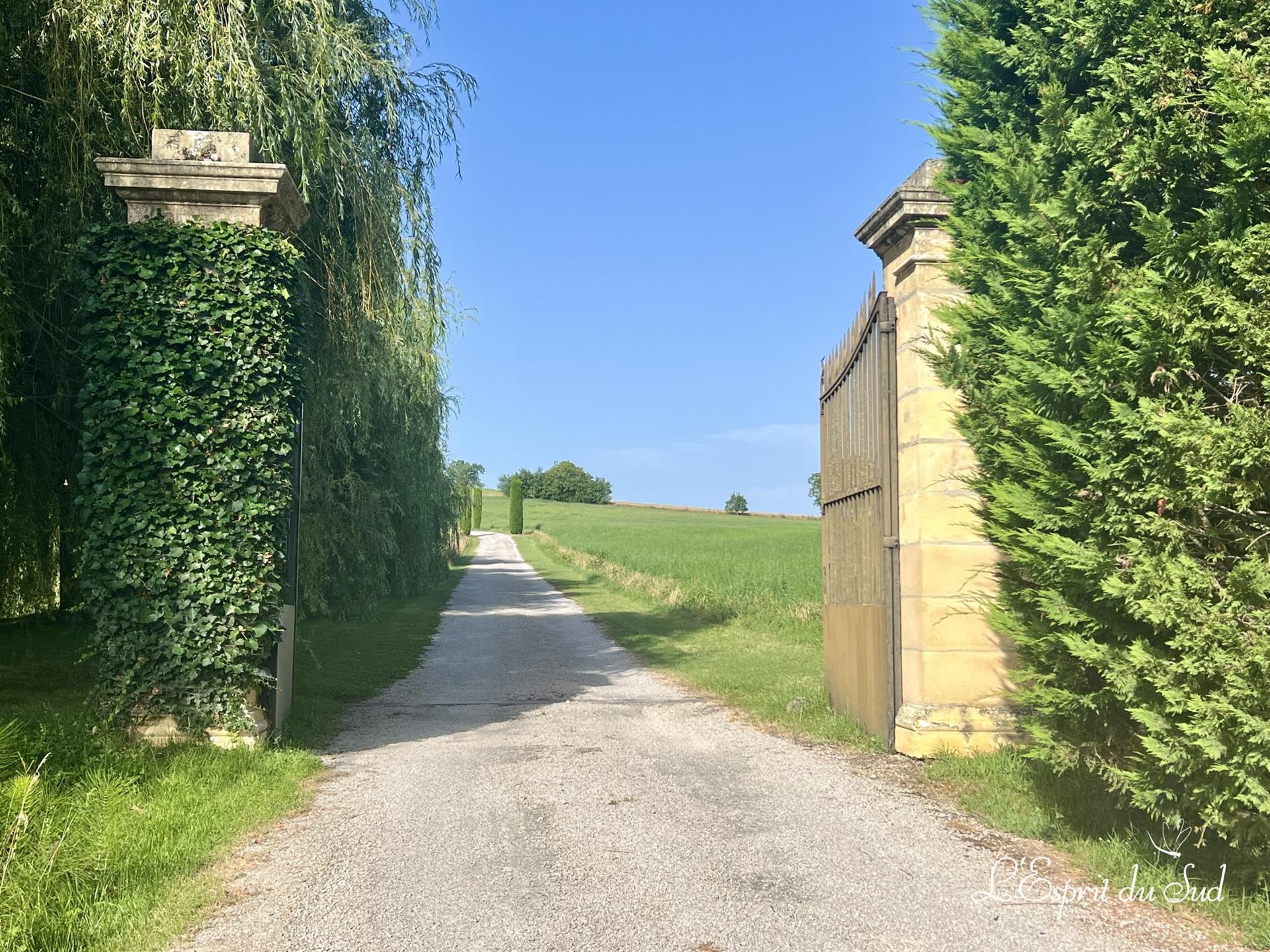 Exceptional property with breathtaking views and no neighbours
