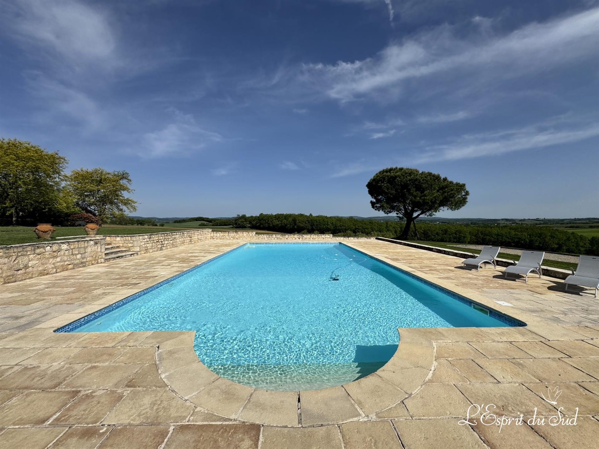 Exceptional property with breathtaking views and no neighbours