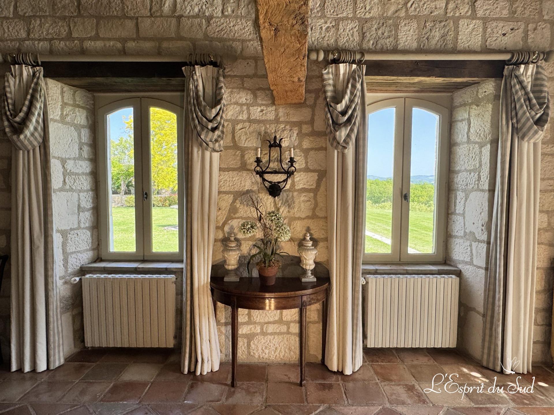 Exceptional property with breathtaking views and no neighbours
