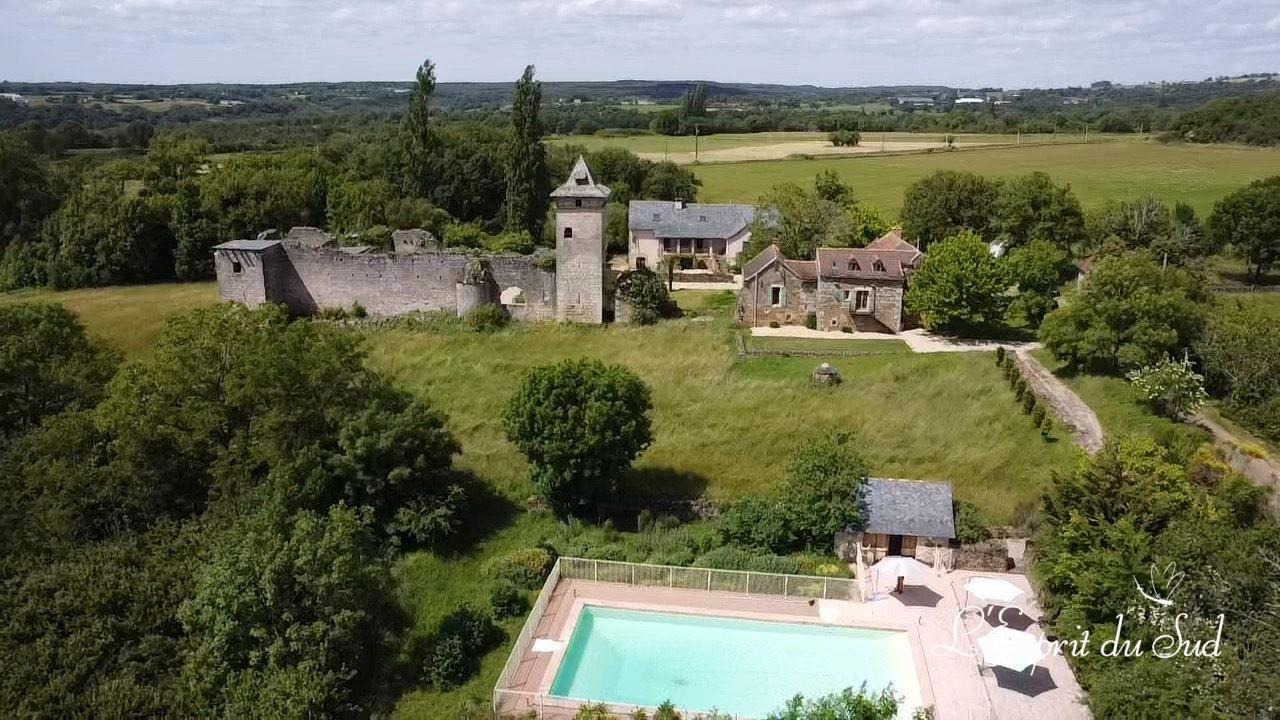 Magnificent 13th Century castle, 2 renovated houses, swimming pool