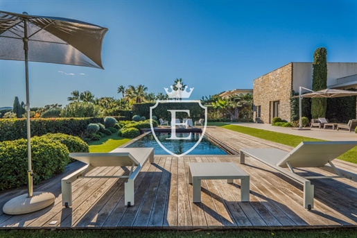 Grimaud: Moderne Villa met zeezicht en dicht bij het strand