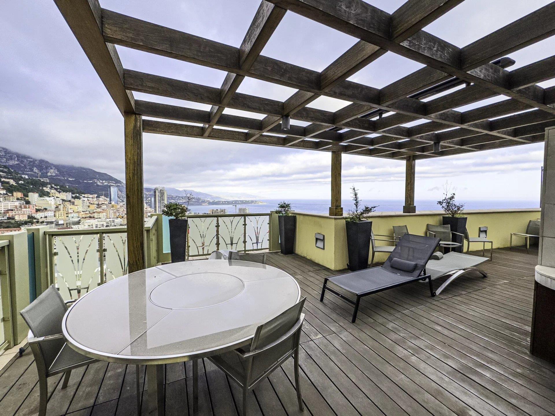 Jardin Exotique Penthouse With Rooftop