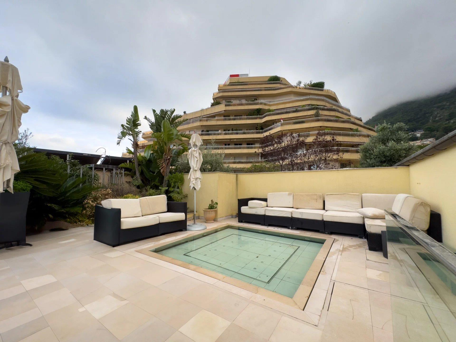 Jardin Exotique Penthouse With Rooftop
