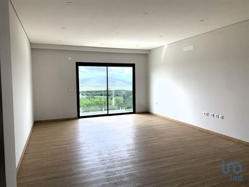 Apartament z 4 pokojami w Faro o powierzchni 204,00 m²