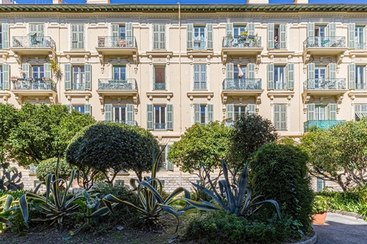 Nizza - Libération - Affittasi appartamento di 3/4 locali da ristrutturare, con balcone esposto a su