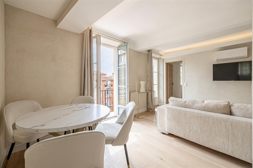 Nizza - Altes Nizza - Place Rossetti: Renovierte 3 Zimmer mit Balkon im obersten Stockwerk