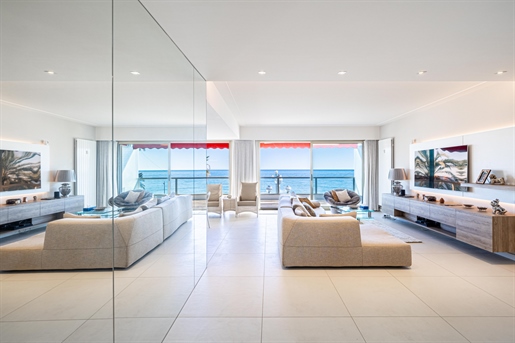 Nice - Promenade des Anglais - Superb renovated 3-room apartment, with cellar and deep terrace - Gar