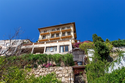 // Roquebrune-Cap-Martin // Small building with 7 apartments from studios to 3 rooms