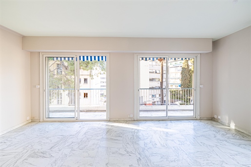 Nice - Cimiez - 4-room family apartment of 93m2, with 30m2 of terraces, cellar and garage extra