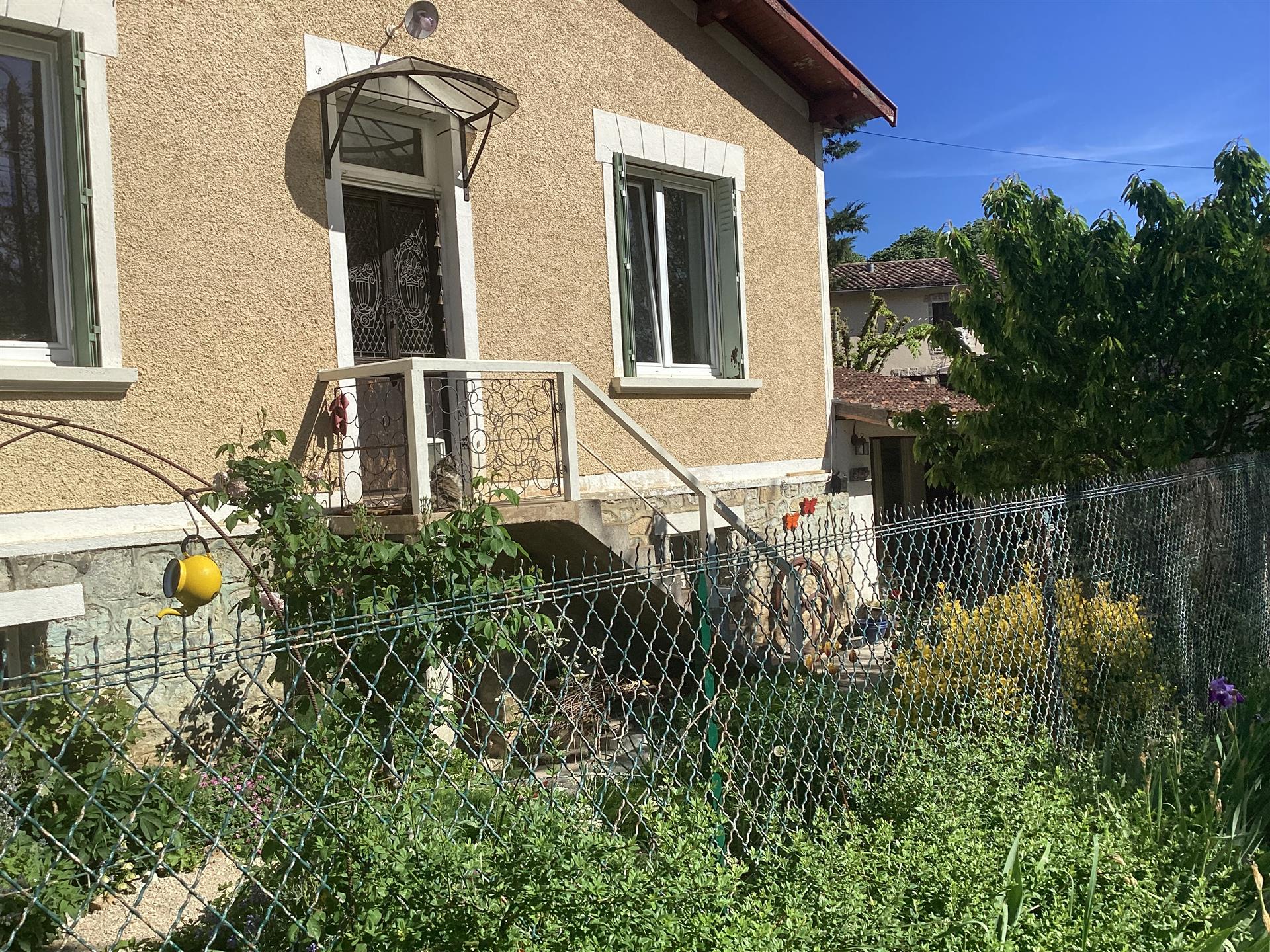 House with gardens in Saint Antonin Noble Val