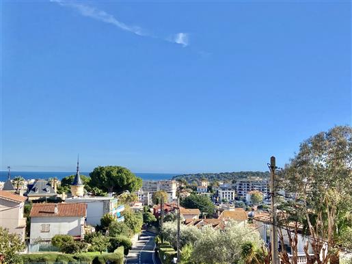 Antibes, mooi appartement met uitzicht op zee dicht bij het centrum en de stranden                 